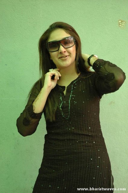 Collections of mirchi actress<br />
Collections of mirchi actress<br />