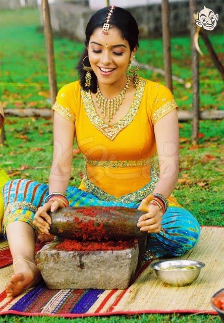 South Indian HQ glamour wallpapers@MirchiWoods.com