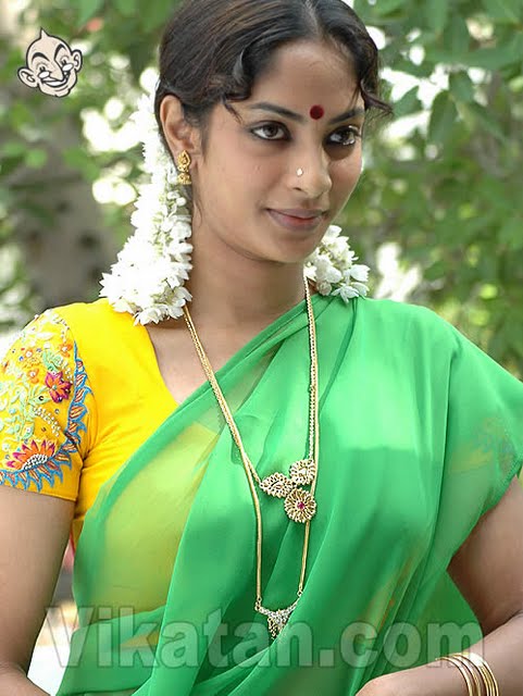 South Indian HQ glamour wallpapers@MirchiWoods.com