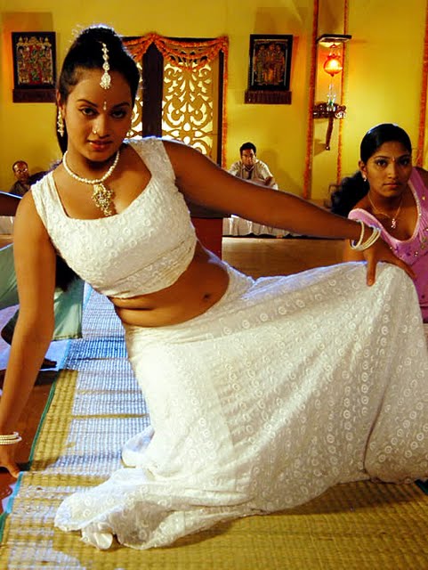 South Indian HQ glamour wallpapers@MirchiWoods.com
