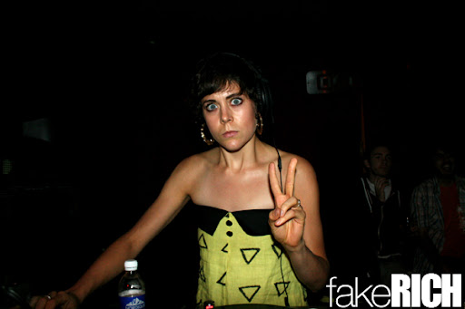 GIVE ME PEACE....OR ILL FIGHT YOU!