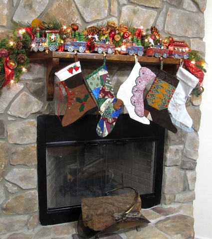 [stockings hung by the chimney[6].jpg]