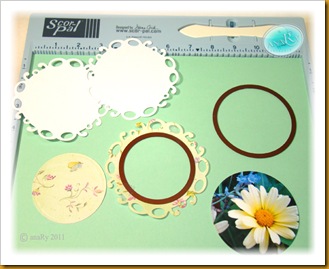 4 Die cut frame Pattern paper
