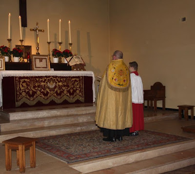 Salvem a Liturgia!: FSSP: Fotos da Missa da noite de vigília de Natal na  Paroisse du Christ Rédempteur - Bordeaux, França.
