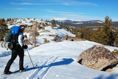 Skiing along the ridge