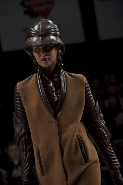 Daria Galushka, UFW, fall/winter 2010-11 Photographer Serge Chernikov