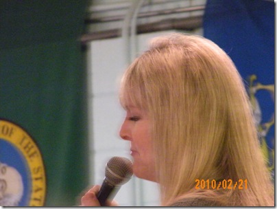 Lori Pruit singing at Sunscape