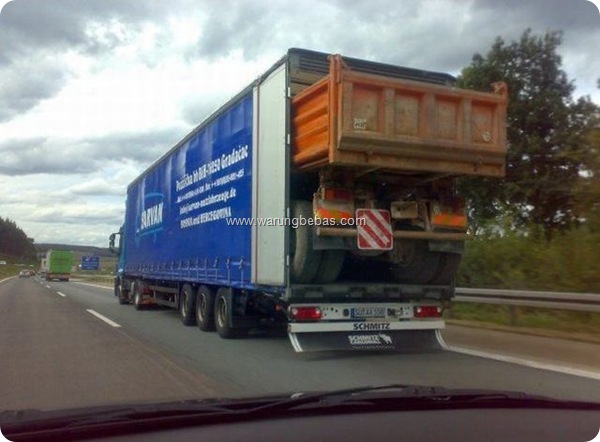 Truck Muat Truck
