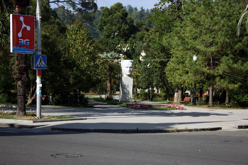 Абхазия за один день - Новый Афон и Сухум. Невероятная железная дорога.