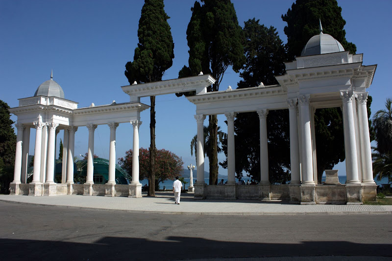 Абхазия за один день - Новый Афон и Сухум. Невероятная железная дорога.