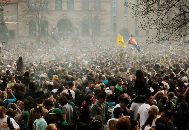 [pot_protesters_in_the_usa_08[5].jpg]