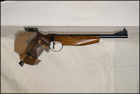 Freie Pistole TOZ-35 mit dem Griff vom Meister Nijazi Ibragimow Freie Pistole TOZ-35 mit dem Griff vom Meister Nijazi Ibragimow