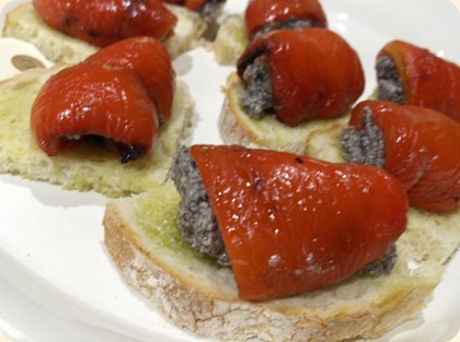 Bruschetta med grillet peberfrugt og olivenricotta