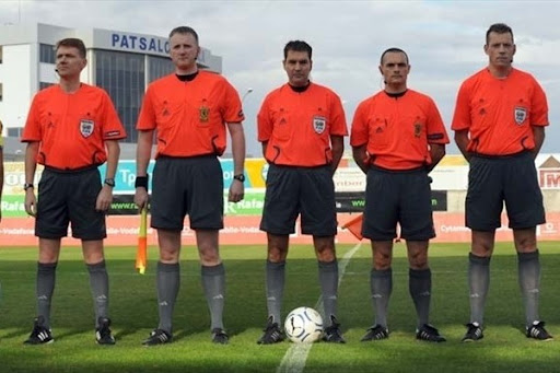 http://lh6.ggpht.com/_Pbo3dNSrrZ4/SZJAGa1ev5I/AAAAAAAABzY/HgIax_grBlI/5.arbitros.jpg