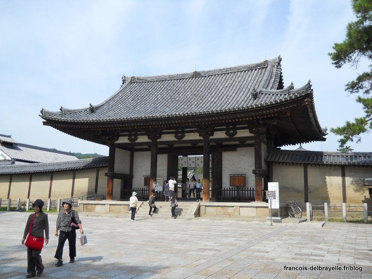 Porte du Sud Nandaimon au Hôryû-ji Porte du Sud Nandaimon au Hôryû-ji