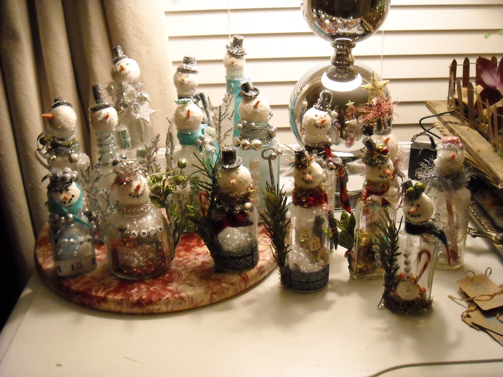 [bottle snowmen I made 12-3-8,2010 008[4].jpg]