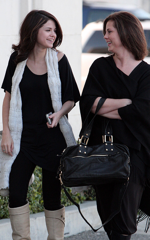 Selena Gomez: Compras Navideñas con Mami Mandy