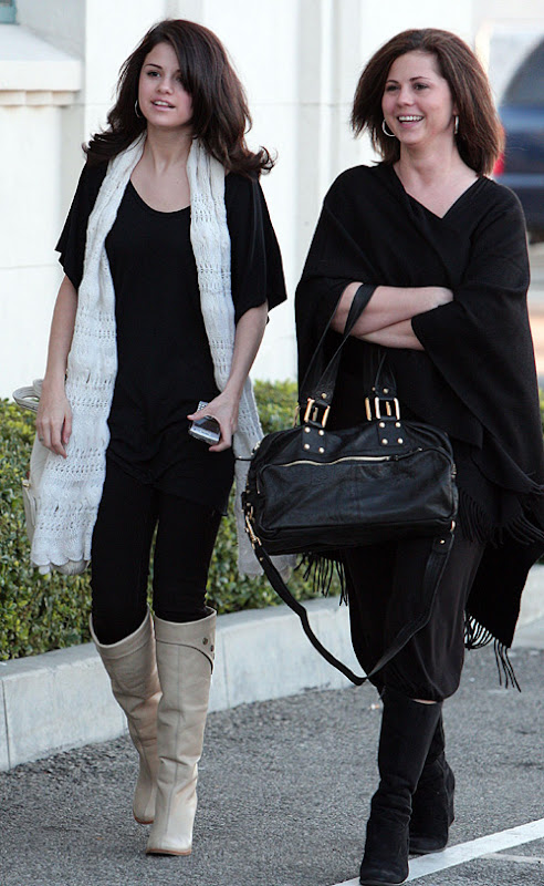 Selena Gomez: Compras Navideñas con Mami Mandy