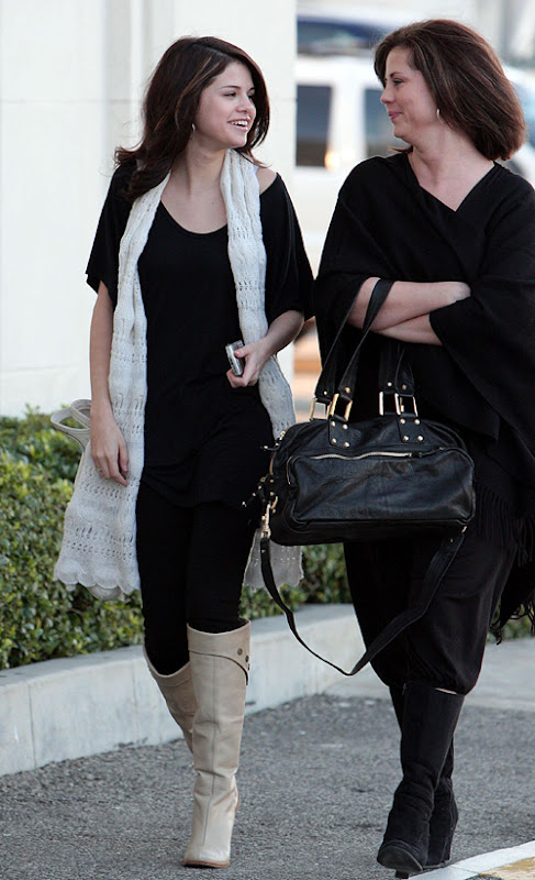 Selena Gomez: Compras Navideñas con Mami Mandy