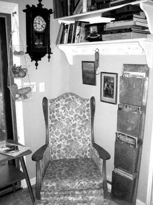 [b w kitchen corner[2].jpg]