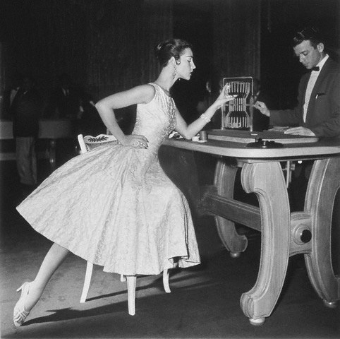 [1950s woman in dress[2].jpg]