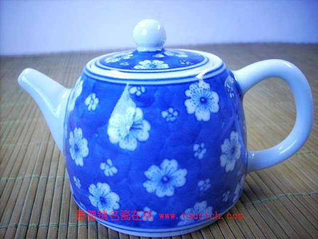 永春陈永春手绘仿古青花图案梅青茶壶