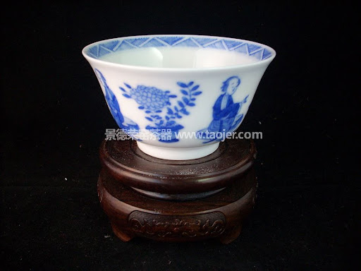青花侍女品杯