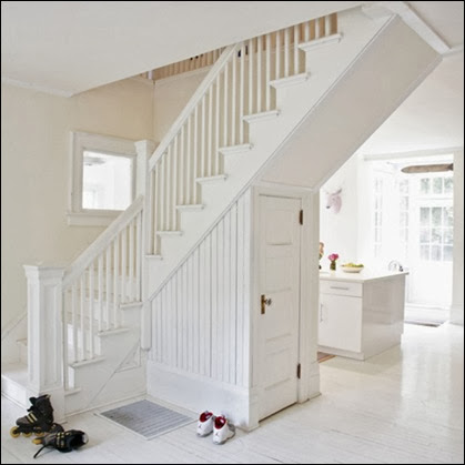 White bright airy hallway under stairs storage banisters painted flooring real home L etc 09/2007 pub orig