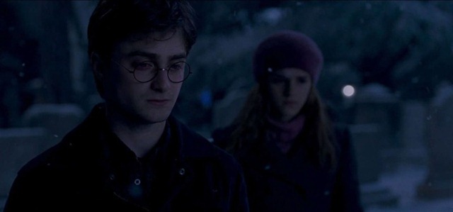 [800px-A_teary_Harry_Potter_with_Hermione_Granger_at_Godric's_Hollow[4].jpg]