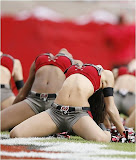 Sexy_cheerleaders_bending_over.jpg
