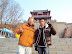 Vor der Gro&szlig;en Mauer mit Yuki