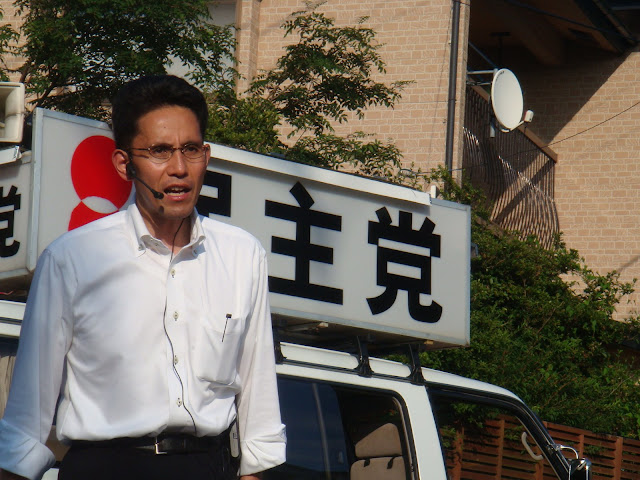 街頭演説のヒトコマ