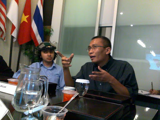 Waizley from Marketeers dan Wicak @ndorokakung from Tempo