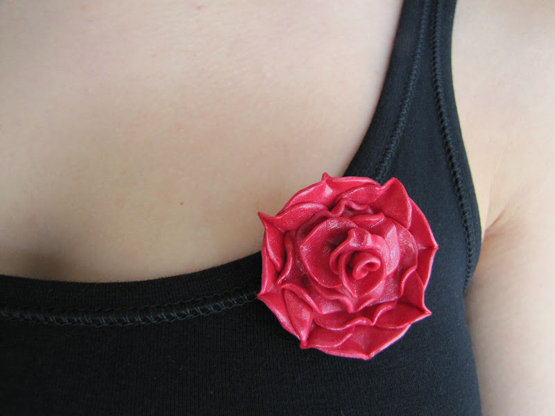 Brosa Handmade Fimo, floricica in culori metalice - verde
