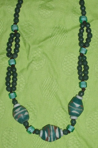 [green ceramic necklace detail[3].jpg]