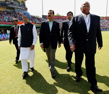 10 world cup magic moments-indian prime minister and pakistan prime minister at mohali
