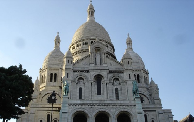 [800px-Sacre_Coeur[5].jpg]