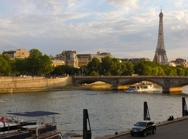 [800px-ParisView[3].jpg]