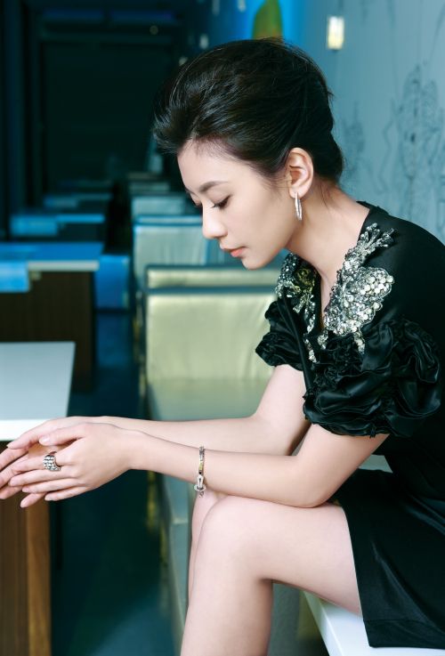 Chinese sexy model: Jia Jing Wen (Alyssa Chia) gown fashion