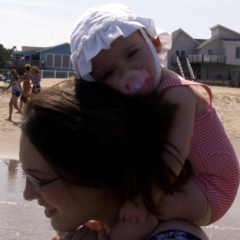 [Elaine 25 Weeks First time at the Beach heads only[4].jpg]