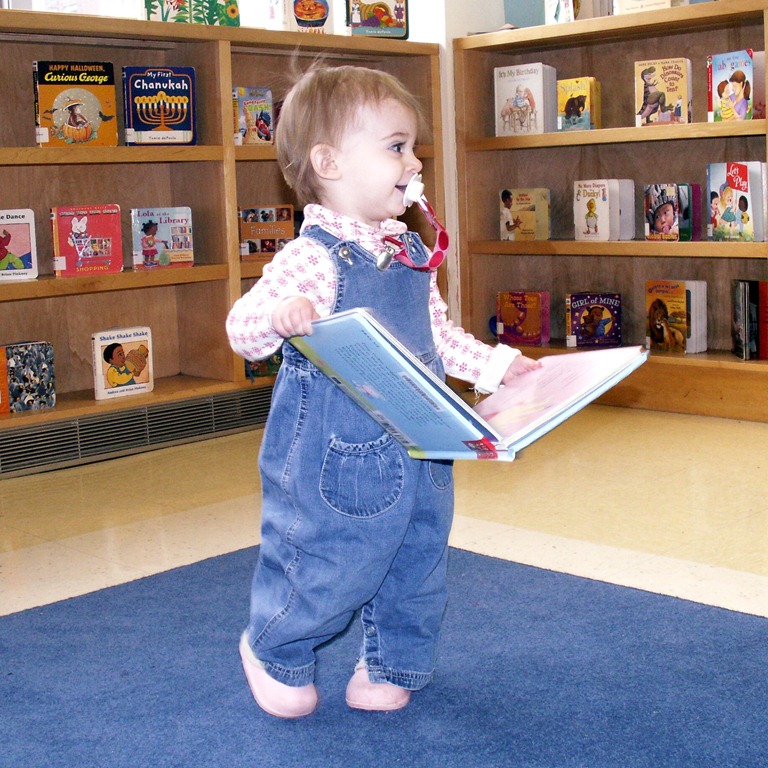 [Elaine's first trip to the library_0001[5].jpg]