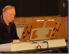 Colin Crann playing his Yamaha GSX-620 portable ensemble piano