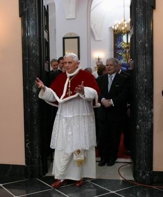 [Benedict_XVI_Poland_5[2].jpg]