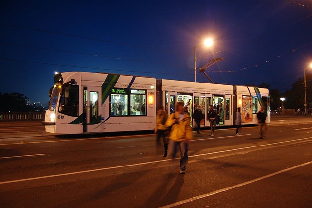 [Melbourne tram[4].jpg]
