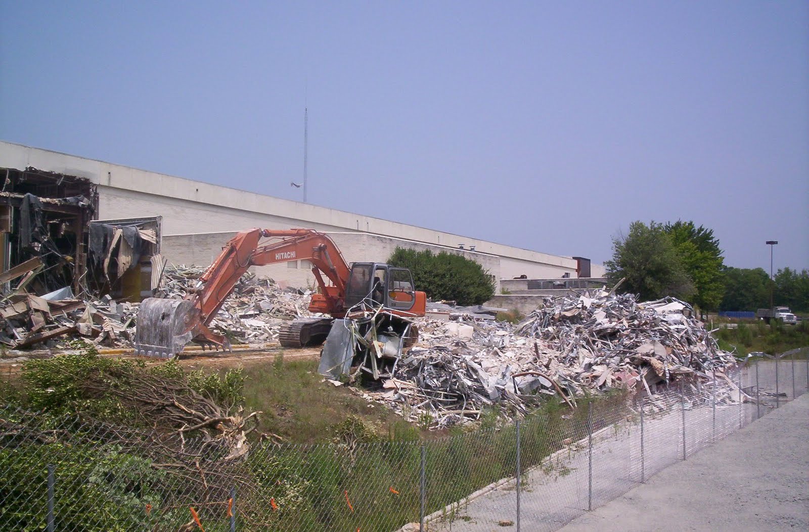 [Carolina Circle Mall During Demolition 011[4].jpg]