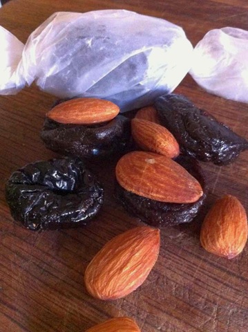 [prunes and almonds[15].jpg]