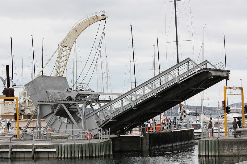 [100103_Hobart_Tasmania_54_sm2.jpg]