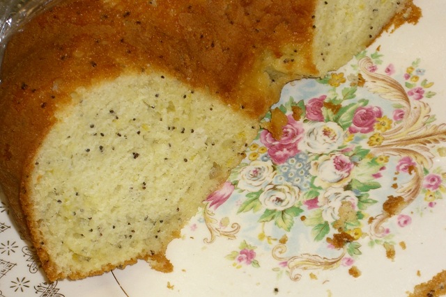 [Lemon Poppyseed Cake[8].jpg]