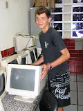 Certificação: Victor está em busca de um monitor bom...