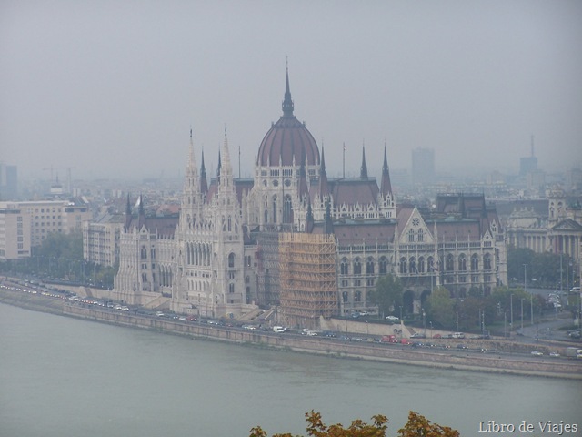 [Vistas del Parlamenteo desde el Castillo de Buda[2].jpg]